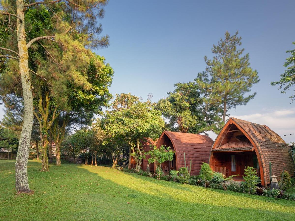 The Village Resort Богор Екстериор снимка