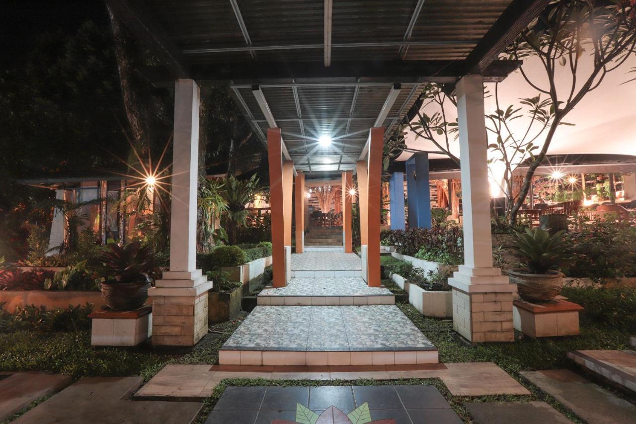 The Village Resort Богор Екстериор снимка