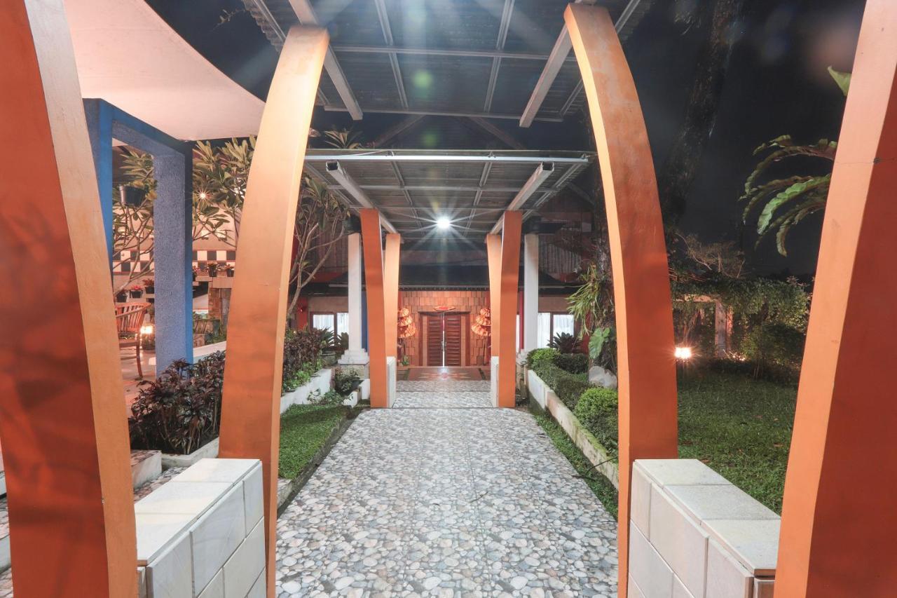 The Village Resort Богор Екстериор снимка